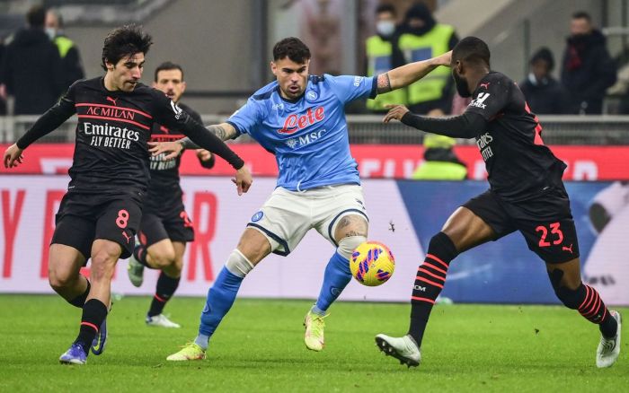 CHUTOGEL - Gaya Permainan Milan vs Napoli: Agresif atau Bertahan?